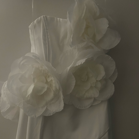 White floral Dress with train - Picture 4 of 6